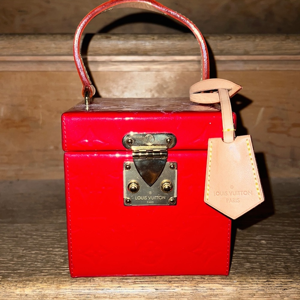 Louis Vuitton Bleeker Box MV Cerise